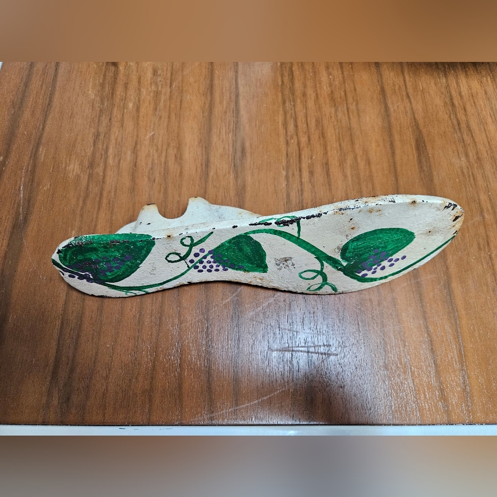 Vintage Antique 10" Cobbler Shoe Making Form Cast Iron Painted Grapevine Design